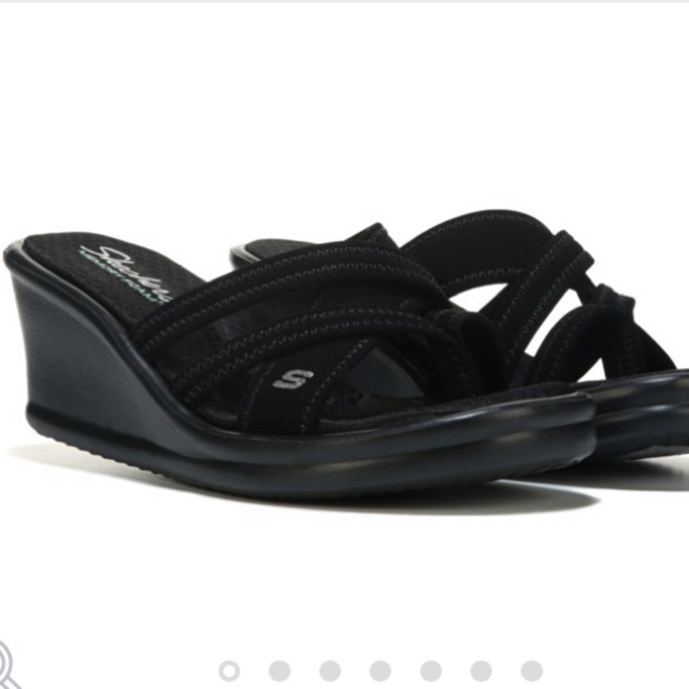 ‼️SALE‼️Sketchers black memory foam wedges